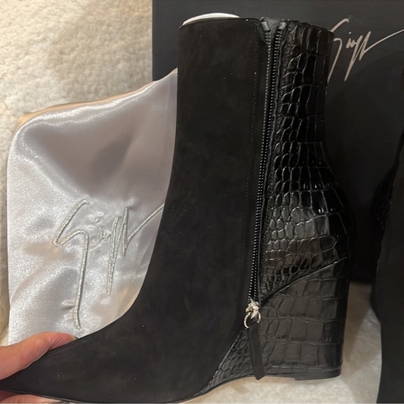 NWT- Giuseppe Zanotti Wedged Bootie - Picture 10 of 11